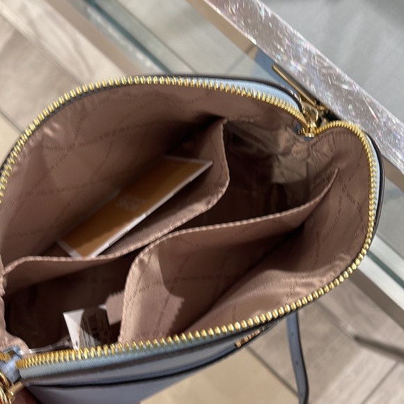 MICHAEL KORS
Jet Set Travel Medium Dome Crossbody Bag
Pale Blue 
NWT - Picture 10 of 16